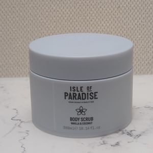 Isle of Paradise Body Scrub in Vanilla Coconut